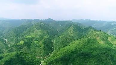 航拍陕西秦岭山脉视频的预览图